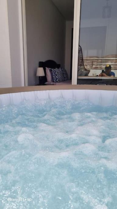 Coin Du Ciel Jacuzzi & Piscine Apartment *